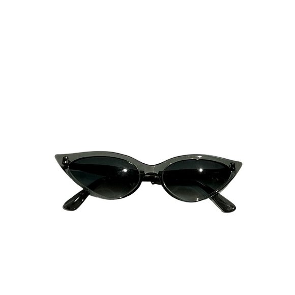 Illesteva Vivienne cat eye Sunglasses in Grey - Picture 8 of 8